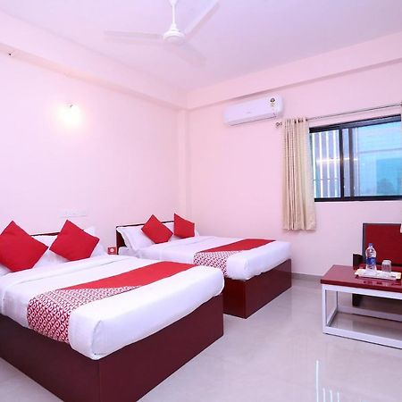 Hotel Oyo 13577 Tkr Metro Residency Kochi Esterno foto