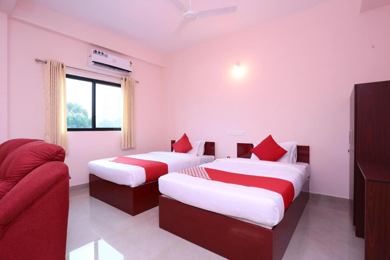 Hotel Oyo 13577 Tkr Metro Residency Kochi Esterno foto