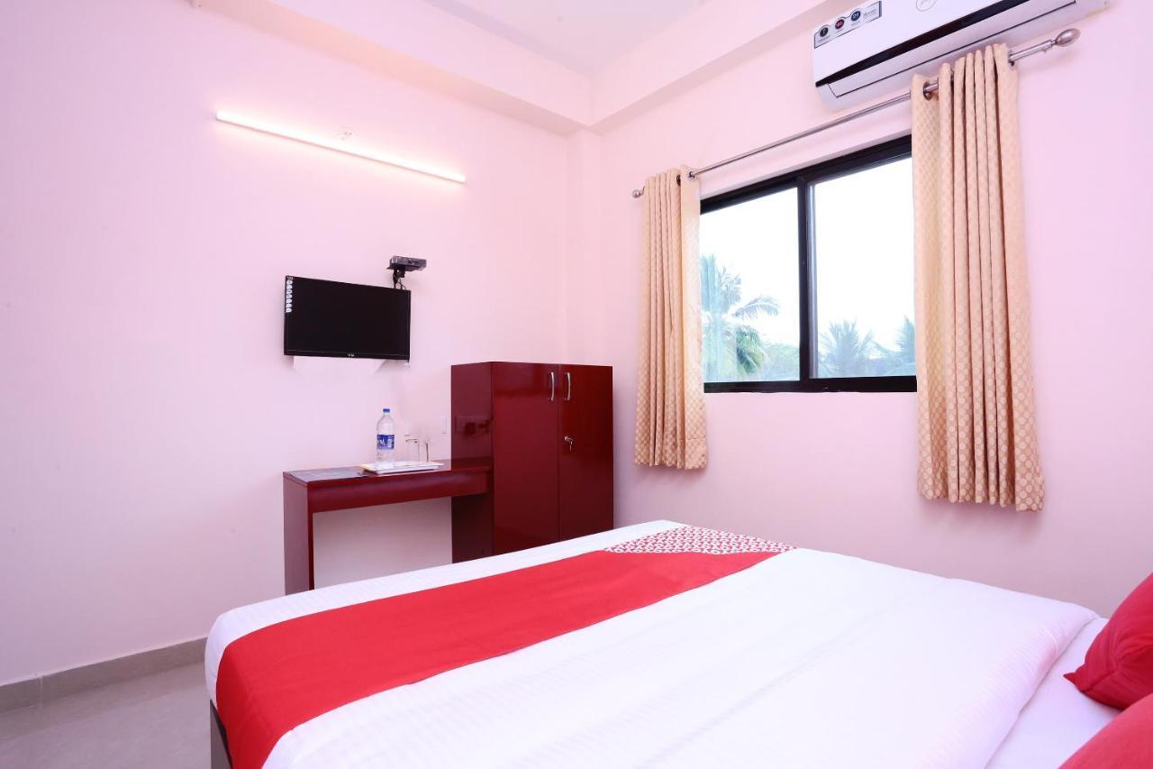Hotel Oyo 13577 Tkr Metro Residency Kochi Esterno foto