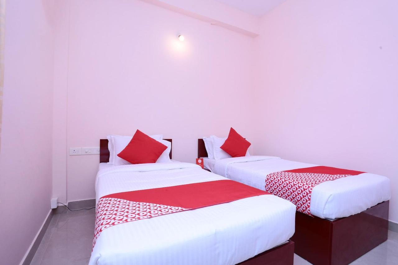 Hotel Oyo 13577 Tkr Metro Residency Kochi Esterno foto