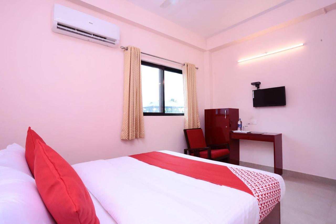 Hotel Oyo 13577 Tkr Metro Residency Kochi Esterno foto