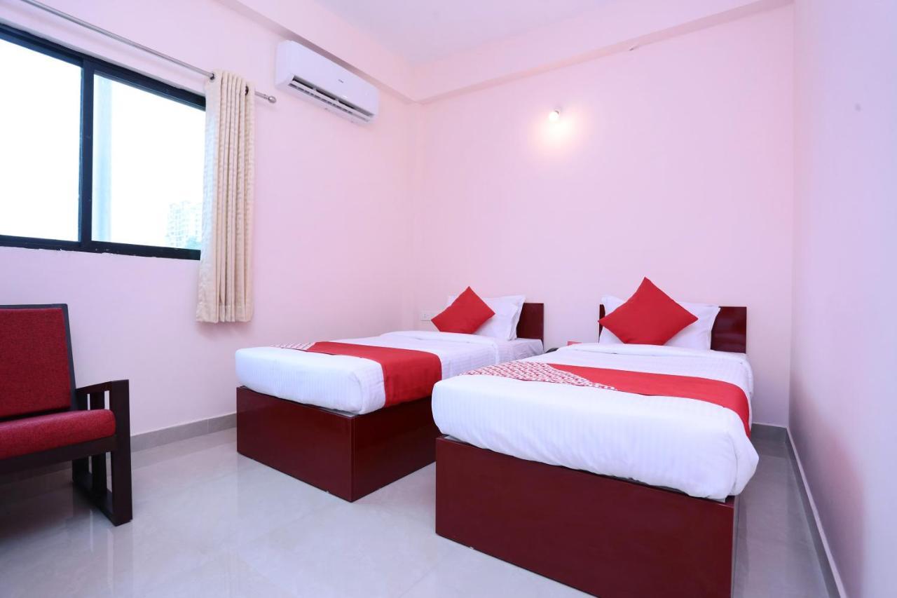 Hotel Oyo 13577 Tkr Metro Residency Kochi Esterno foto