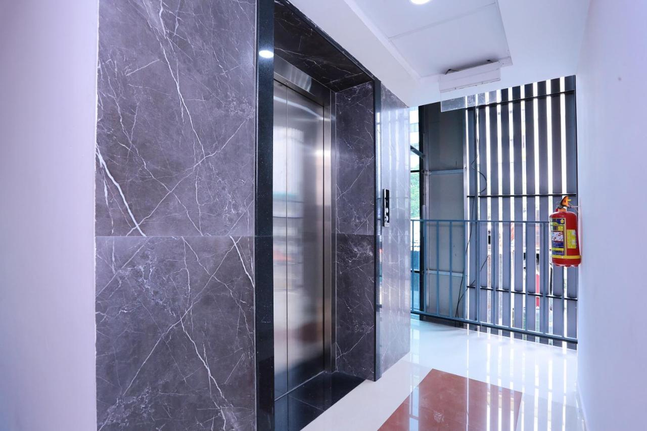 Hotel Oyo 13577 Tkr Metro Residency Kochi Esterno foto