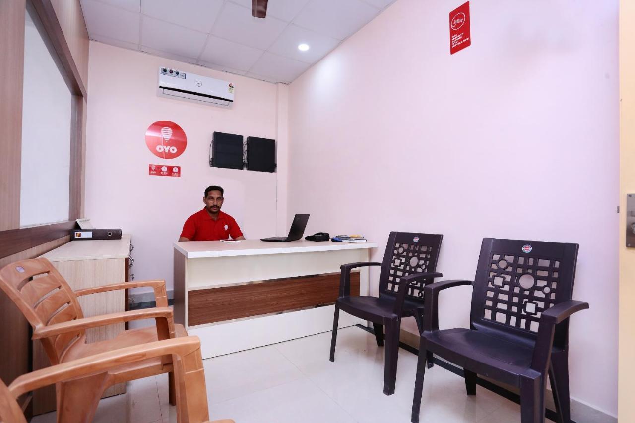 Hotel Oyo 13577 Tkr Metro Residency Kochi Esterno foto