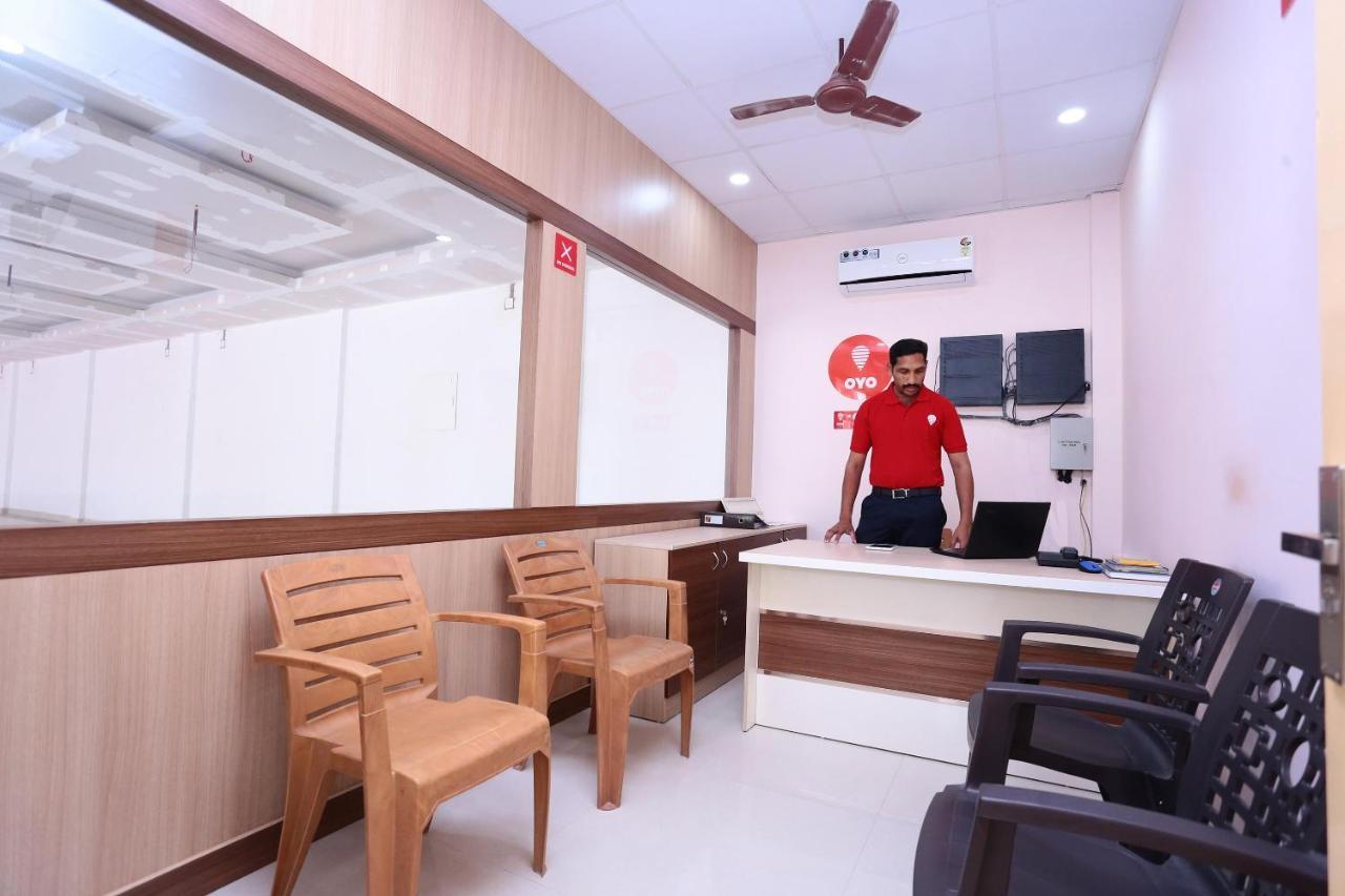 Hotel Oyo 13577 Tkr Metro Residency Kochi Esterno foto